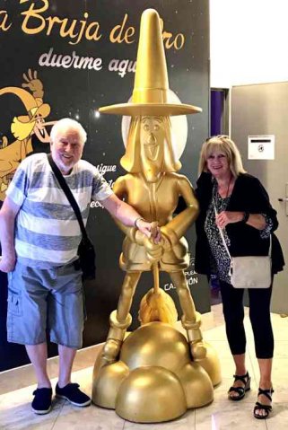 Jan & Brian posing with 'The Witch of Gold, in a lovely pet-friendly hotel in Castejón, Spain, on their way with Snowy, from Ashford in Kent, UK to Pego in Alicante, Spain.
